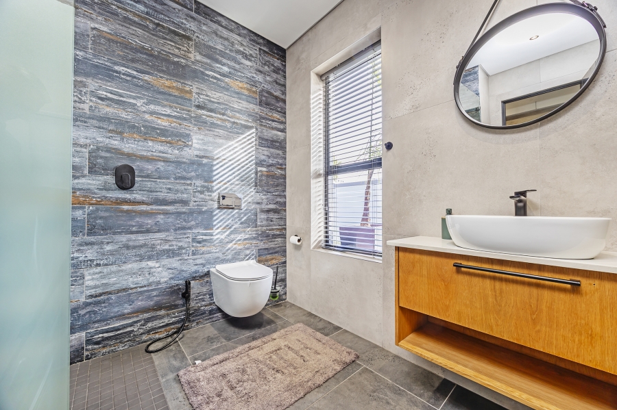 5 Bedroom Property for Sale in Elim Western Cape